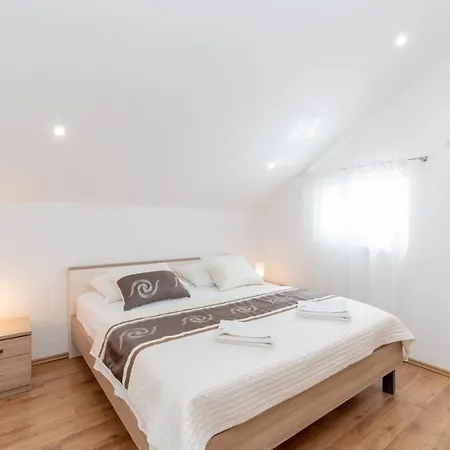 Seaside Family Friendly House With A Swimming Pool Brna - Vinacac, Korcula - 9266 Vakantiehuis