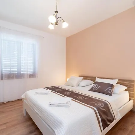 Vakantiehuis Seaside Family Friendly House With A Swimming Pool Brna - Vinacac, Korcula - 9266 *