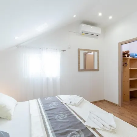 Seaside Family Friendly House With A Swimming Pool Brna - Vinacac, Korcula - 9266