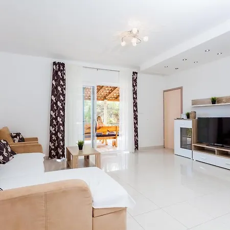 Дом отдыха Seaside Family Friendly House With A Swimming Pool Brna - Vinacac, Korcula - 9266 Прижба