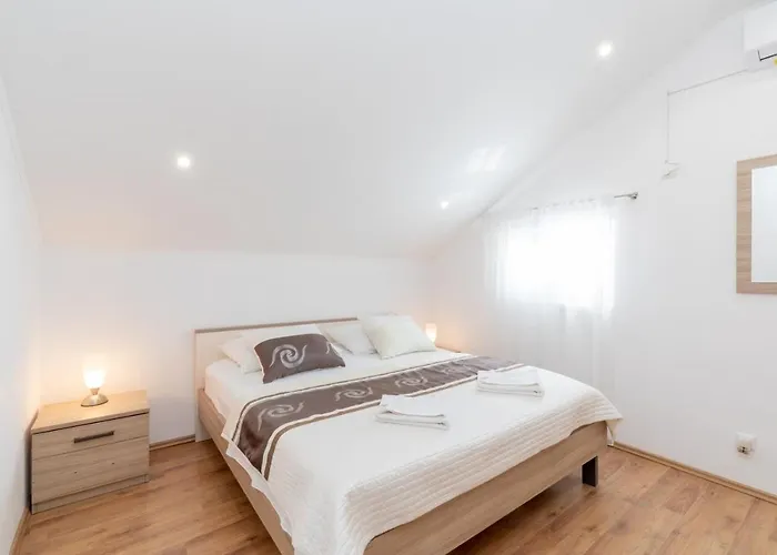 Seaside Family Friendly House With A Swimming Pool Brna - Vinacac, Korcula - 9266 Casa de Férias