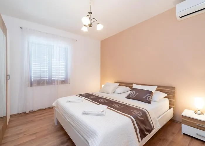 Casa de Férias Seaside Family Friendly House With A Swimming Pool Brna - Vinacac, Korcula - 9266 *